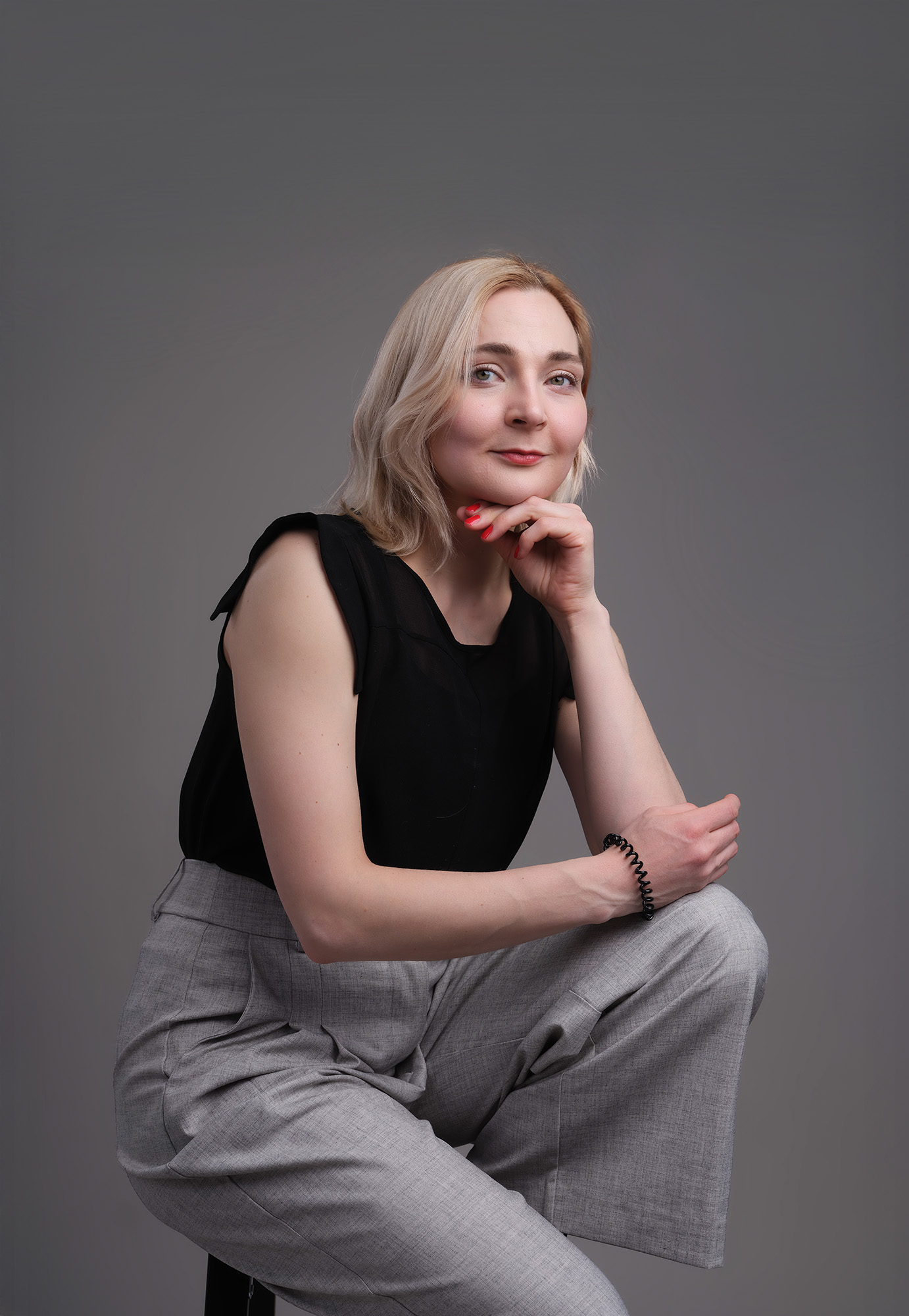Mallikansio-, henkilöbrändi- ja studiokuvauksia Saviolla, Keravalla ja Vantaalla – valokuvaaja studiossa